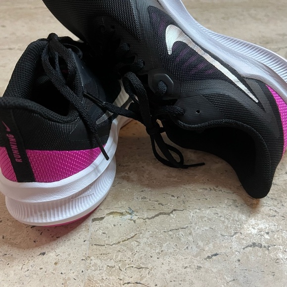 Nike Downshifter Running Sneakers Size 7.5 Woman’s - Picture 3 of 6